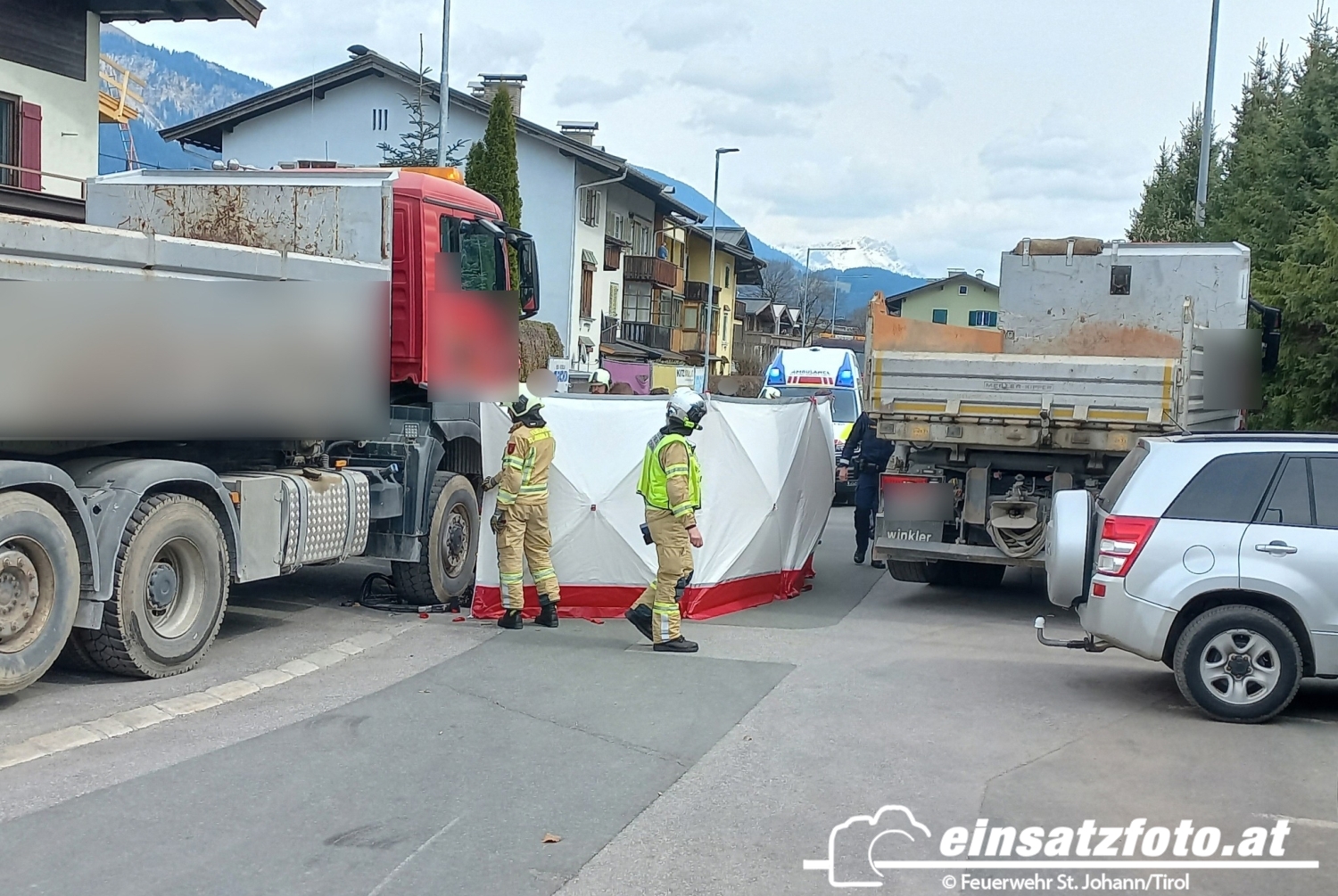 Radfahrerin Von Lkw überrollt Und Schwer Verletzt St Johanntirol Einsatzfotoat 7814