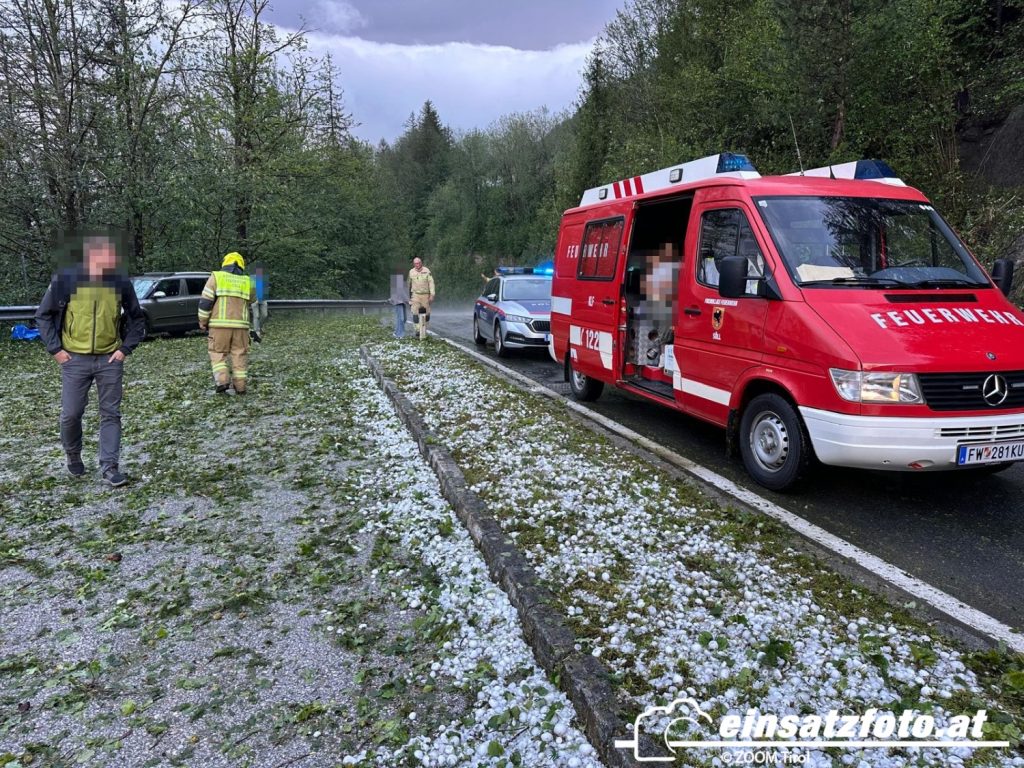 Großer Schaden Nach Schweren Hagelsturm Auf Der B173 Eibergstraße In ...